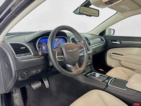 Used 2021 Chrysler 300 Touring w/ Chrome Appearance Package image 12