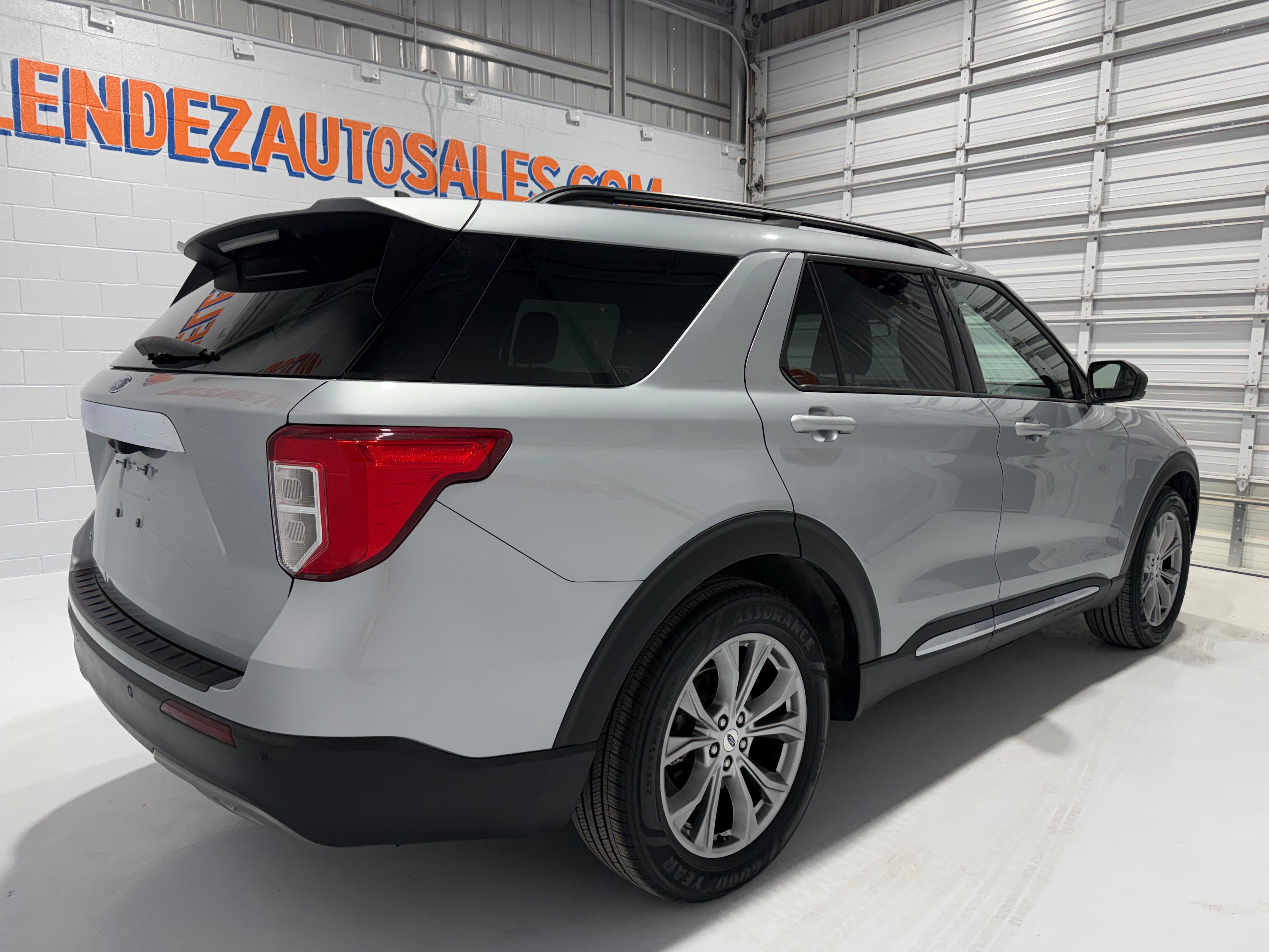 Used 2022 Ford Explorer XLT w/ Equipment Group 202A RWD image 5
