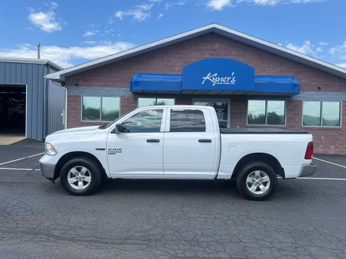 Used 2019 RAM 1500 Tradesman w/ Chrome Plus Package AWD/4WD image 3