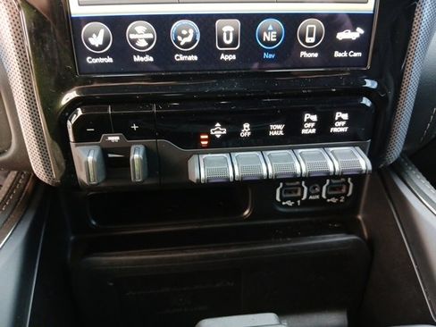 Used 2021 RAM 1500 Limited w/ Body Color Bumper Group image 41