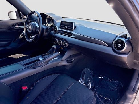 Used 2017 FIAT 124 Spider Classica RWD image 22