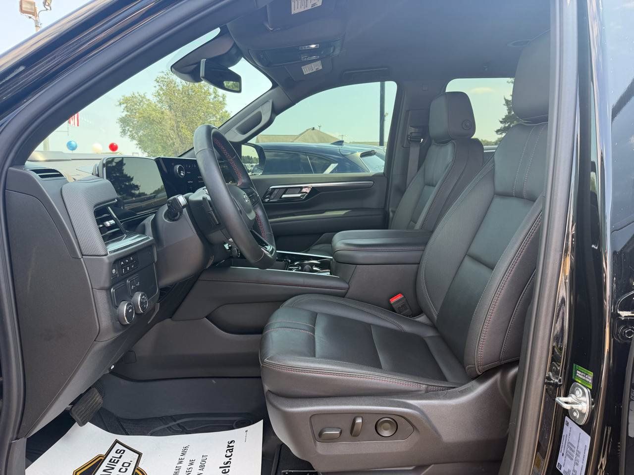 Used 2025 Chevrolet Suburban RST w/ Comfort Package RWD image 5