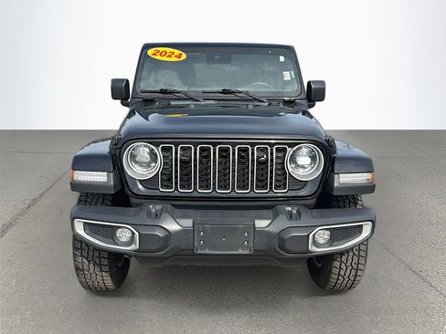 Used 2024 Jeep Wrangler Sahara image 10