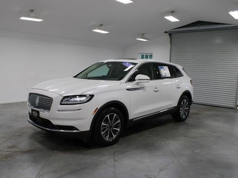 Used 2023 Lincoln Nautilus Reserve w/ Luxury Package AWD/4WD image 4