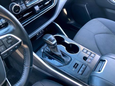 Certified 2024 Toyota Highlander LE image 16