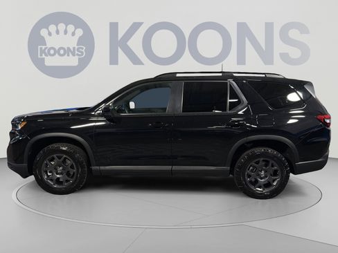 Used 2025 Honda Pilot TrailSport image 2