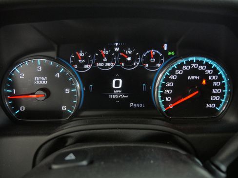 Used 2018 Chevrolet Suburban Premier image 21