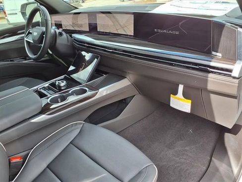 Used 2026 Cadillac Escalade Luxury w/ Touring Package AWD/4WD image 8