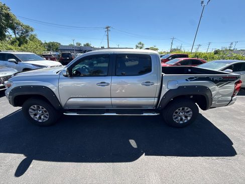 Used 2019 Toyota Tacoma SR5 RWD image 3