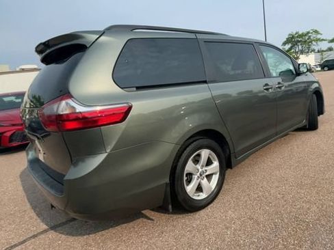Used 2020 Toyota Sienna LE FWD image 2