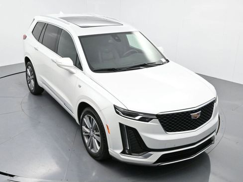 Used 2025 Cadillac XT6 Premium Luxury image 44