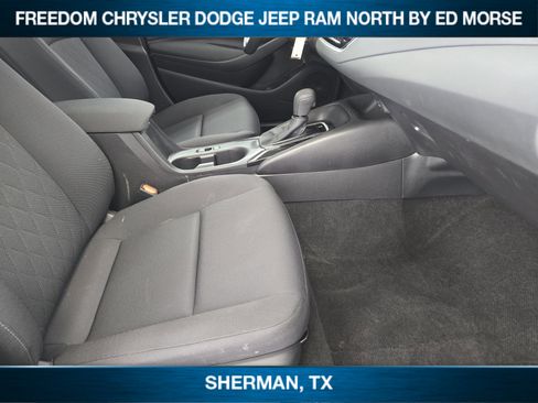 Used 2025 Toyota Corolla LE image 9