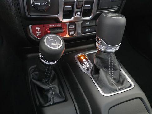 New 2025 Jeep Wrangler Unlimited Rubicon w/ Convenience Group AWD/4WD image 27