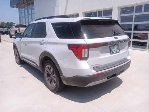 Used 2025 Ford Explorer Active w/ Active Comfort Package AWD/4WD image 5