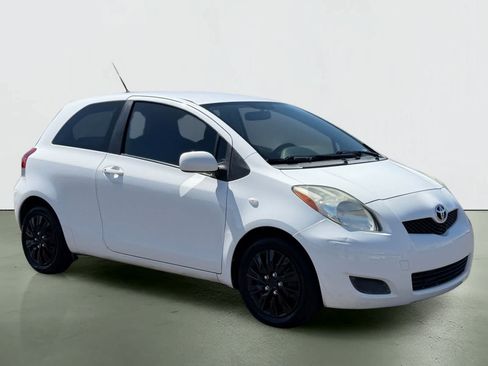 Used 2011 Toyota Yaris 2-Door Hatchback w/ Convenience Pkg FWD image 5