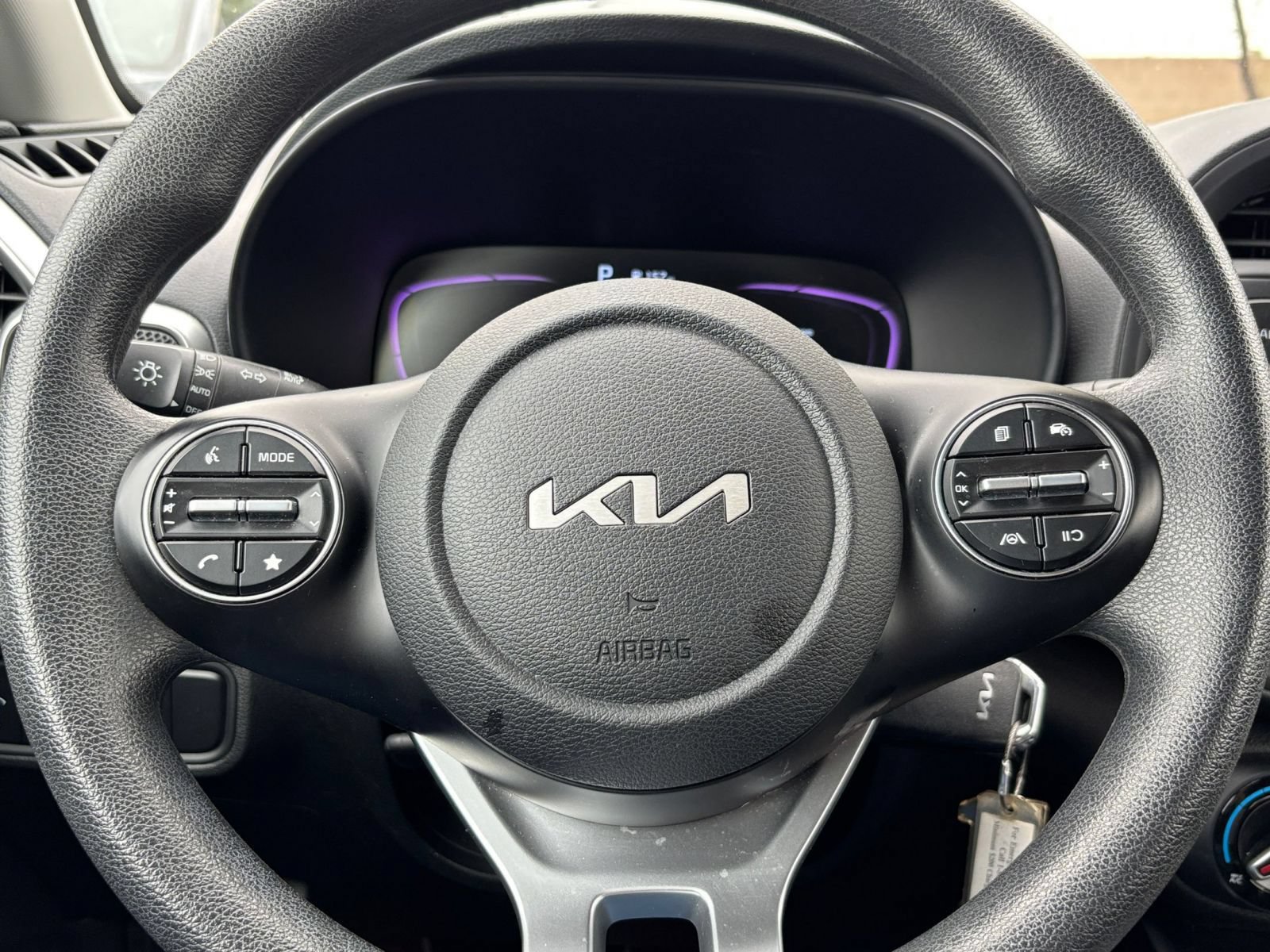 Used 2025 Kia Soul LX w/ LX Technology Package FWD image 25