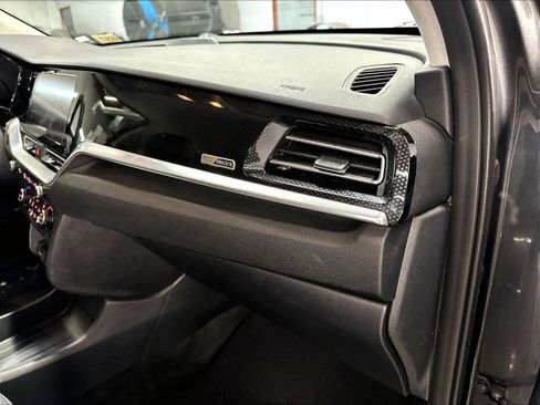 Used 2022 Kia Niro EX FWD image 17