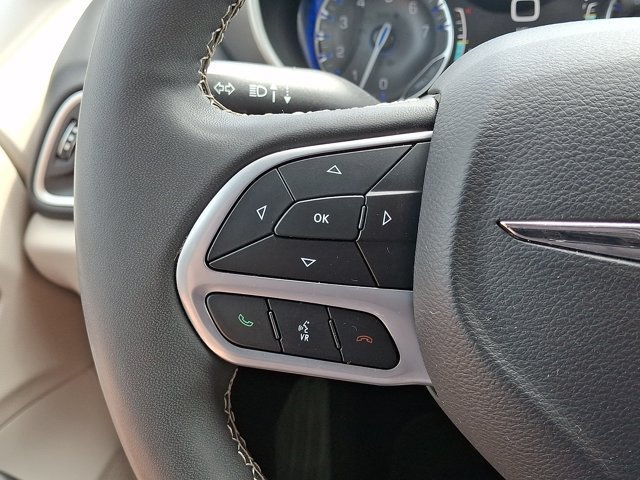 Certified 2023 Chrysler Pacifica Touring-L FWD image 26