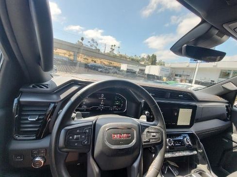 Used 2023 GMC Sierra 1500 AT4 w/ AT4 Premium Package AWD/4WD image 10