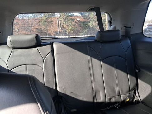 Used 2014 GMC Acadia SLT image 17