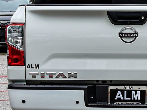 Used 2024 Nissan Titan SV w/ SV Convenience Package RWD image 11