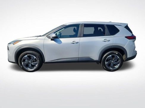 Used 2024 Nissan Rogue SV image 2