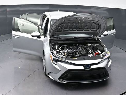 Used 2025 Toyota Corolla LE FWD image 39