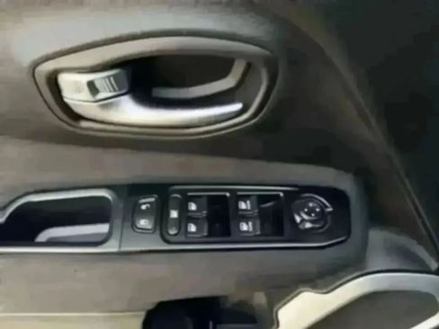 Used 2018 Jeep Renegade Sport w/ Power & Air Group FWD image 15