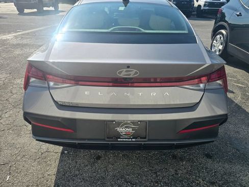 Used 2025 Hyundai Elantra SEL FWD image 6