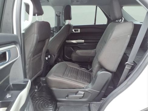 Used 2021 Ford Explorer XLT AWD/4WD image 17