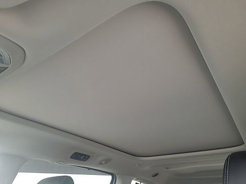 Used 2024 Chrysler Pacifica Limited FWD image 27