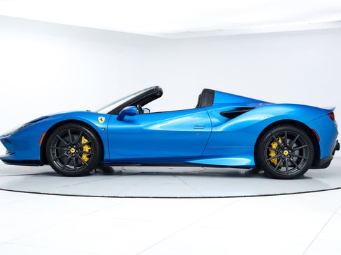 Certified 2022 Ferrari F8 Tributo RWD image 4