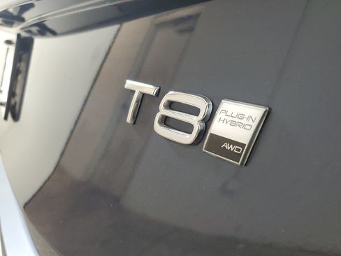 Used 2025 Volvo XC90 T8 Ultra w/ Protection Package AWD/4WD image 9