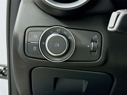 Used 2024 Alfa Romeo Giulia Veloce image 7