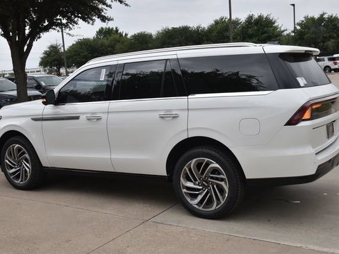 New 2026 Lincoln Navigator Reserve AWD/4WD image 10