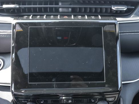 New 2025 Jeep Grand Cherokee Altitude image 19