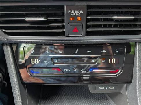 Certified 2025 Volkswagen Jetta Sport FWD image 30
