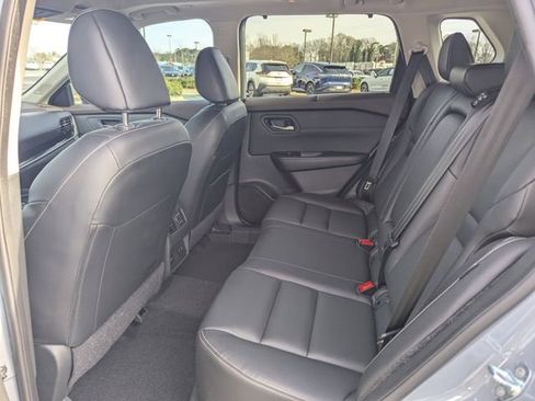 Used 2023 Nissan Rogue SL w/ SL Premium Package image 13