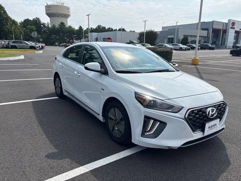 Used 2020 Hyundai Ioniq SE FWD image 3