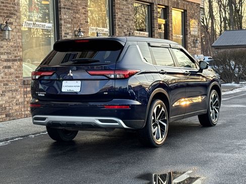 Used 2024 Mitsubishi Outlander SE image 5