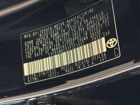 Used 2025 Toyota Corolla LE FWD image 22