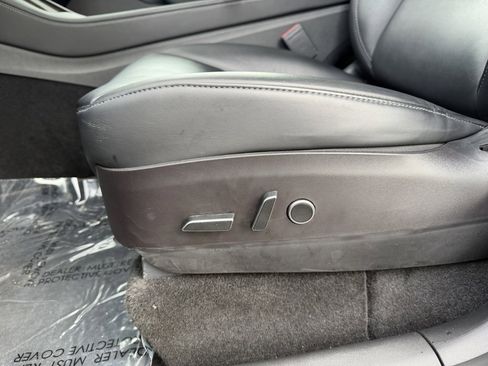 Used 2022 Tesla Model Y Long Range image 14