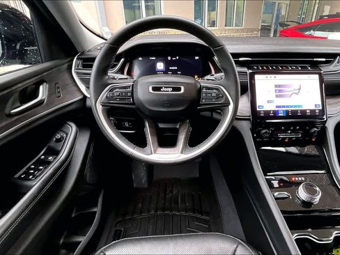 Used 2023 Jeep Grand Cherokee Limited w/ Luxury Tech Group II AWD/4WD image 6