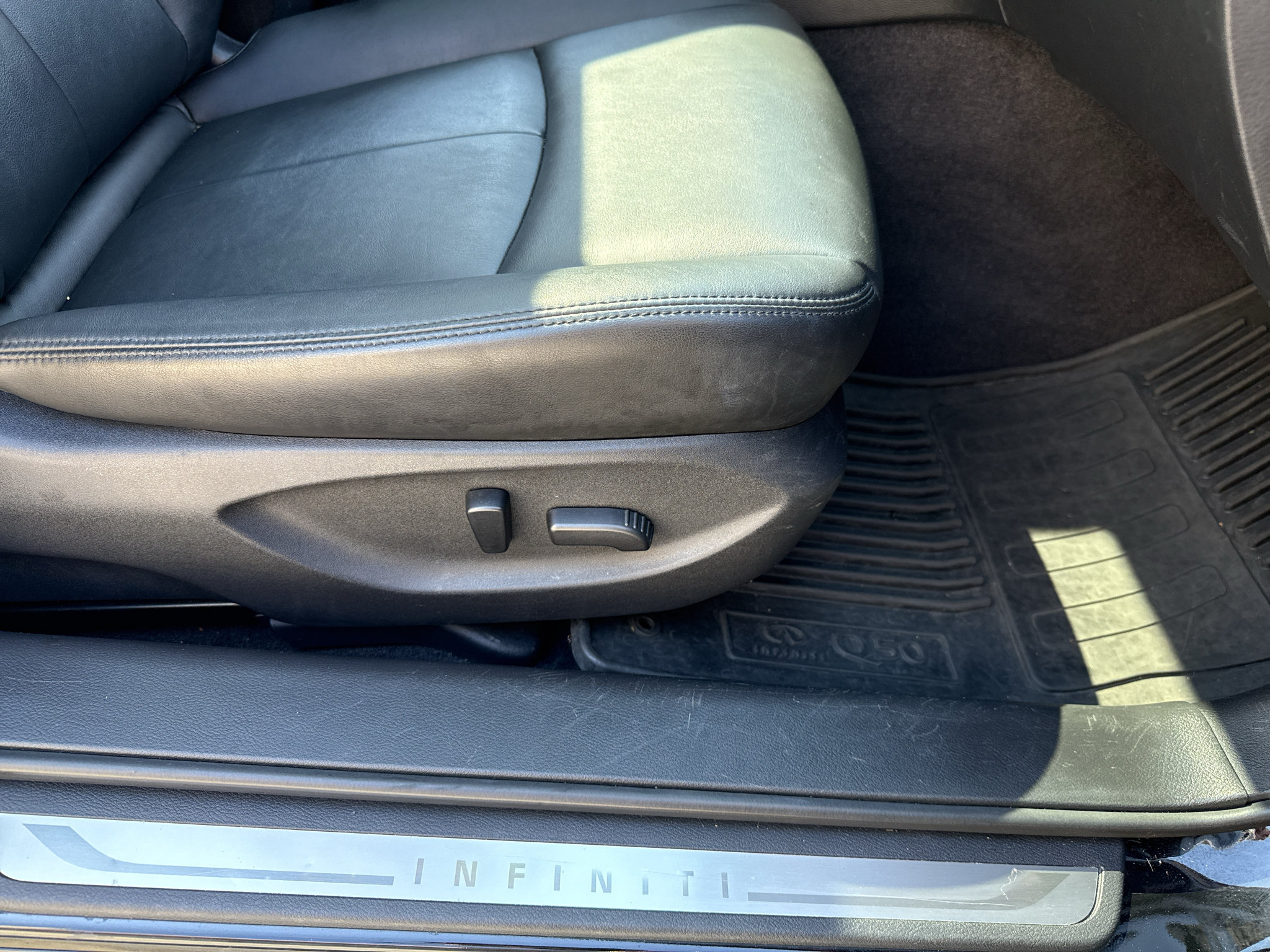 Used 2015 INFINITI Q50 AWD w/ Moonroof Package image 33