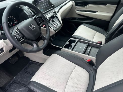 Used 2025 Honda Odyssey Elite image 11
