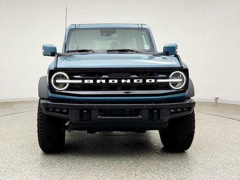 Used 2022 Ford Bronco Outer Banks w/ Sasquatch Package AWD/4WD image 2