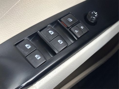 Used 2018 Toyota Camry LE FWD image 40