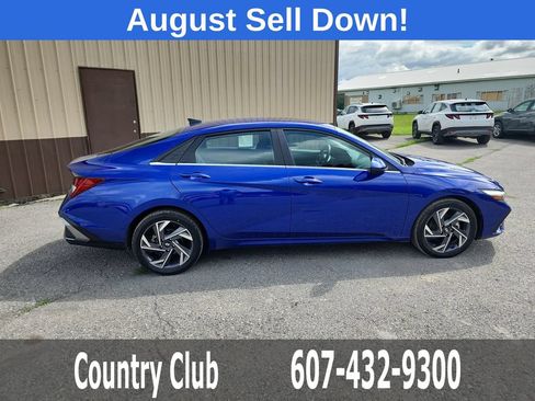Certified 2024 Hyundai Elantra SEL w/ Convenience Package FWD image 9