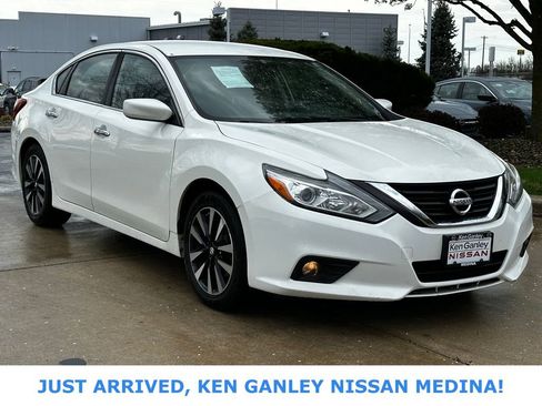 Used 2018 Nissan Altima 2.5 SV image 1