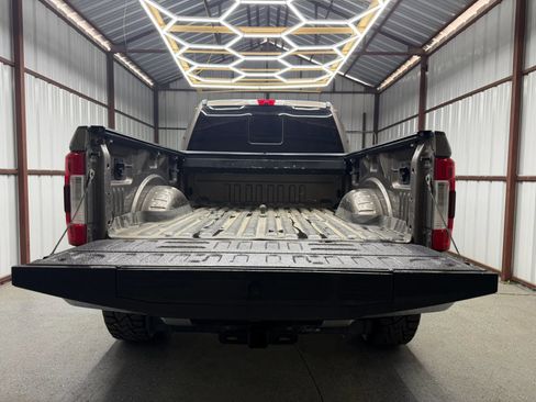 Used 2019 Ford F250 Lariat w/ Lariat Value Package image 6